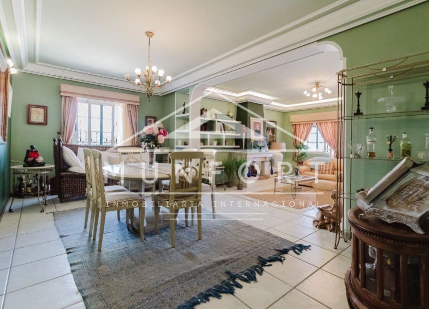 5 soveværelse Villa til salg i Torrevieja med swimmingpool garage - € 950.000 (Ref: 10158353)