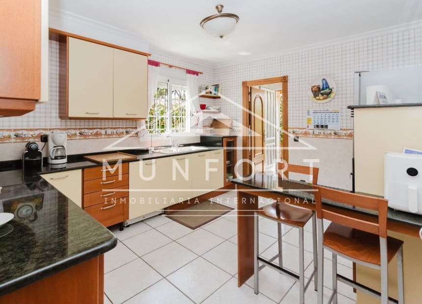 5 soveværelse Villa til salg i Torrevieja med swimmingpool garage - € 950.000 (Ref: 10158353)
