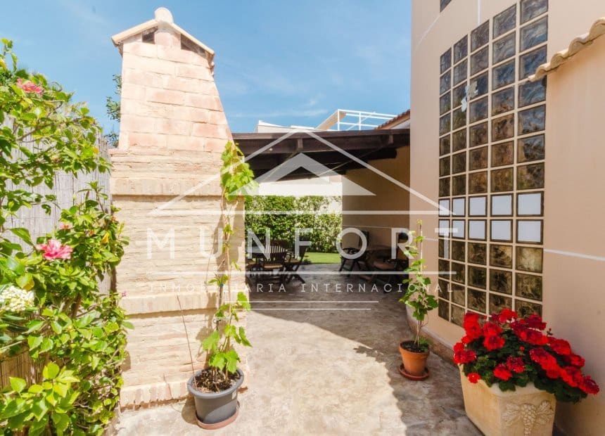 5 soveværelse Villa til salg i Torrevieja med swimmingpool garage - € 950.000 (Ref: 10158353)