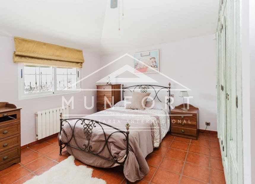 5 soveværelse Villa til salg i Torrevieja med swimmingpool garage - € 950.000 (Ref: 10158353)