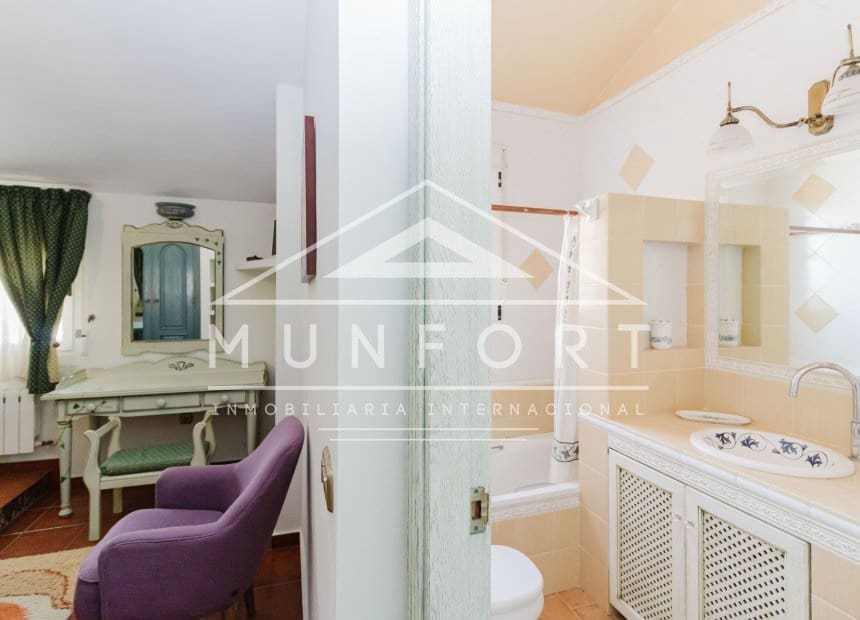 5 soveværelse Villa til salg i Torrevieja med swimmingpool garage - € 950.000 (Ref: 10158353)