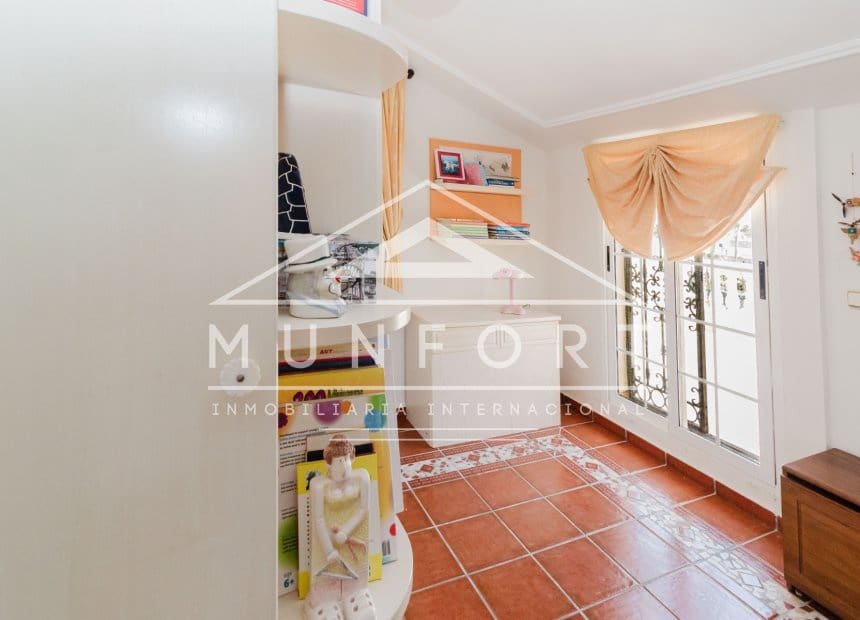 5 soveværelse Villa til salg i Torrevieja med swimmingpool garage - € 950.000 (Ref: 10158353)