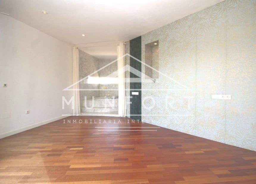 5 bedroom Villa for sale in La Manga del Mar Menor with pool - € 685,000 (Ref: 10159987)