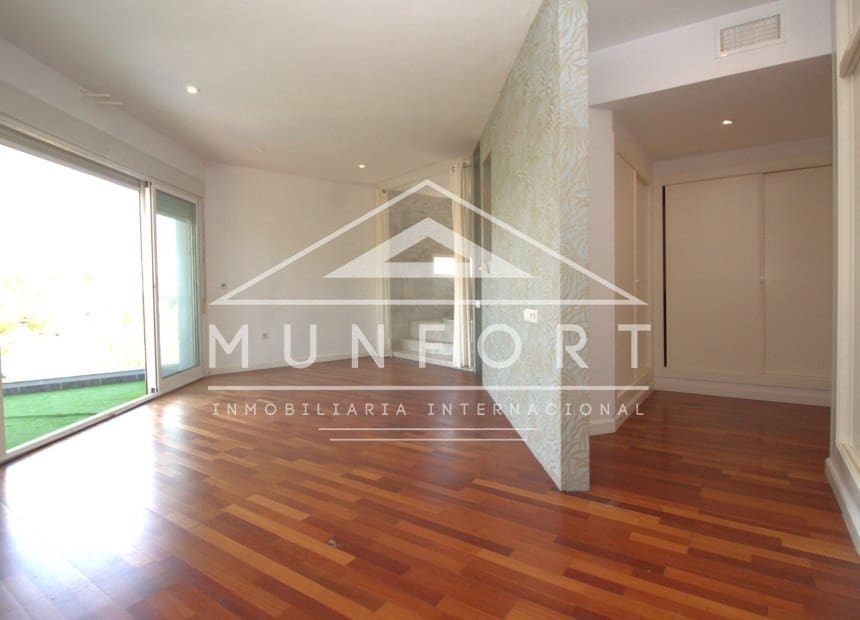 5 bedroom Villa for sale in La Manga del Mar Menor with pool - € 685,000 (Ref: 10159987)