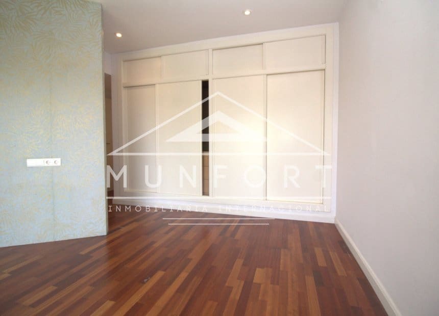 5 bedroom Villa for sale in La Manga del Mar Menor with pool - € 685,000 (Ref: 10159987)