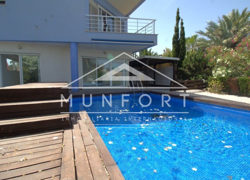5 bedroom Villa for sale in La Manga del Mar Menor with pool - € 685,000 (Ref: 10159987)