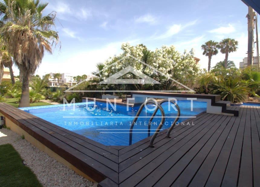 5 bedroom Villa for sale in La Manga del Mar Menor with pool - € 685,000 (Ref: 10159987)