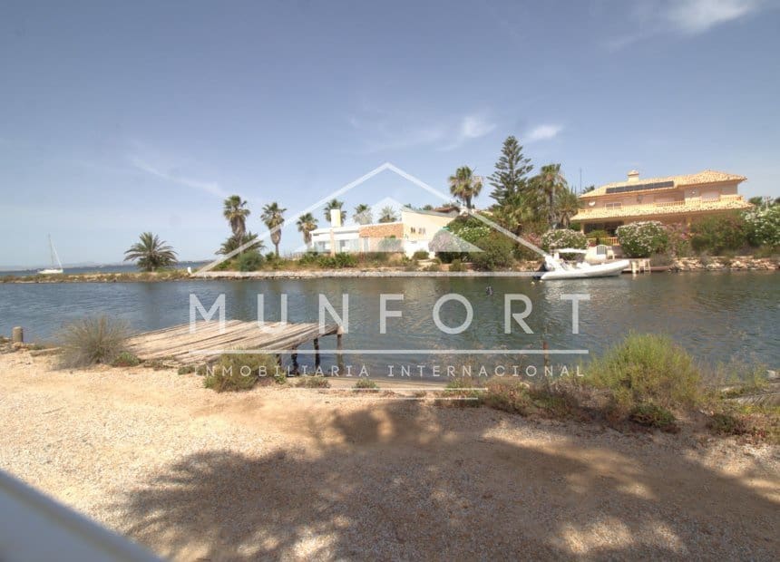 5 bedroom Villa for sale in La Manga del Mar Menor with pool - € 685,000 (Ref: 10159987)