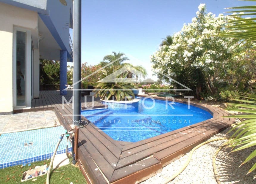 5 bedroom Villa for sale in La Manga del Mar Menor with pool - € 685,000 (Ref: 10159987)