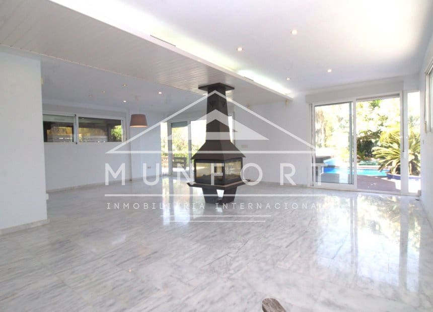5 bedroom Villa for sale in La Manga del Mar Menor with pool - € 685,000 (Ref: 10159987)