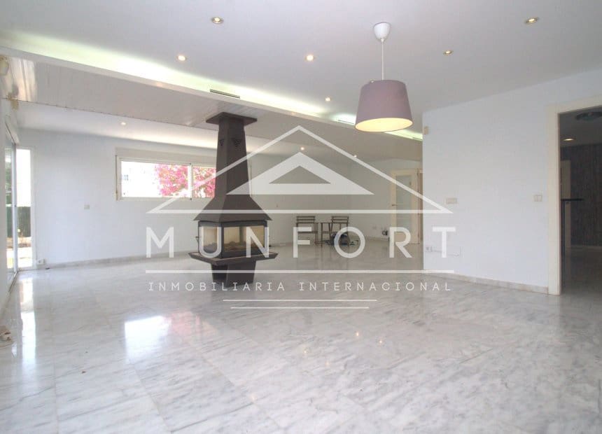 5 bedroom Villa for sale in La Manga del Mar Menor with pool - € 685,000 (Ref: 10159987)