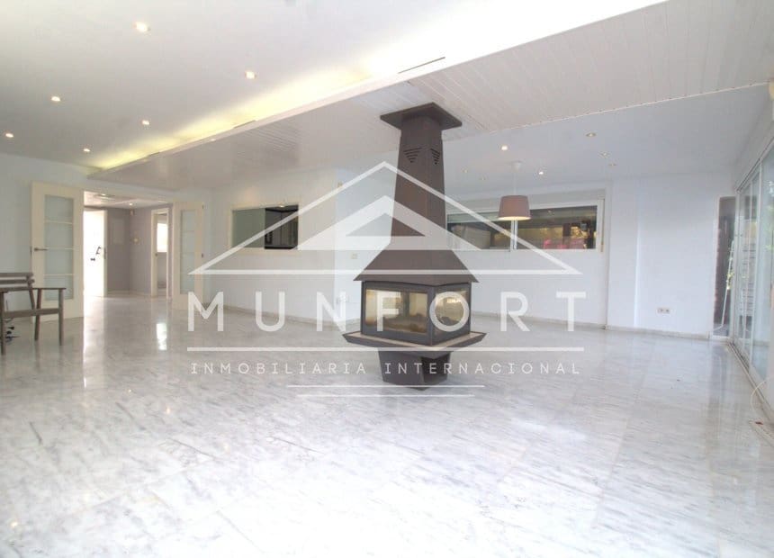 5 bedroom Villa for sale in La Manga del Mar Menor with pool - € 685,000 (Ref: 10159987)