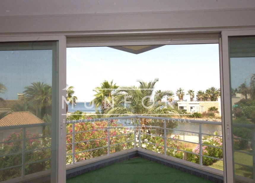 5 bedroom Villa for sale in La Manga del Mar Menor with pool - € 685,000 (Ref: 10159987)