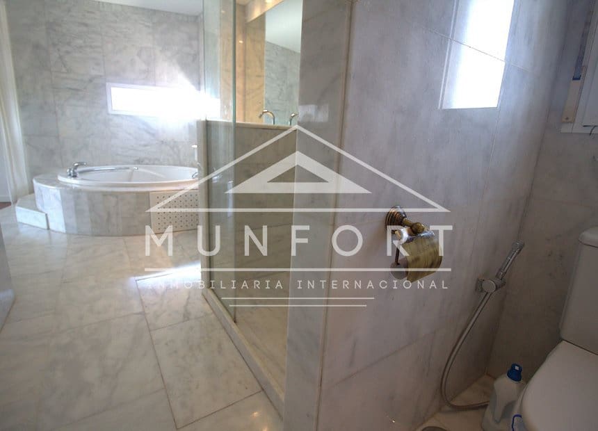 5 bedroom Villa for sale in La Manga del Mar Menor with pool - € 685,000 (Ref: 10159987)