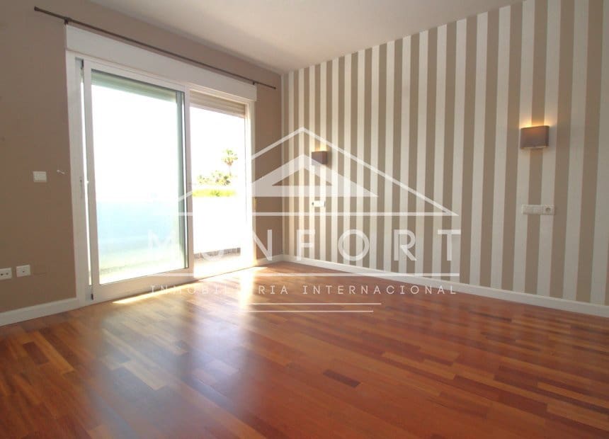 5 bedroom Villa for sale in La Manga del Mar Menor with pool - € 685,000 (Ref: 10159987)