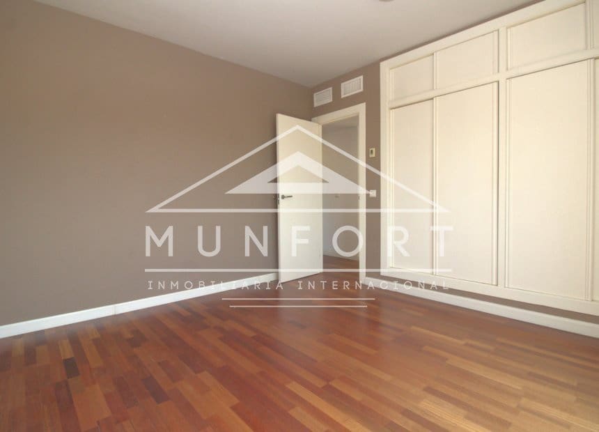 5 bedroom Villa for sale in La Manga del Mar Menor with pool - € 685,000 (Ref: 10159987)