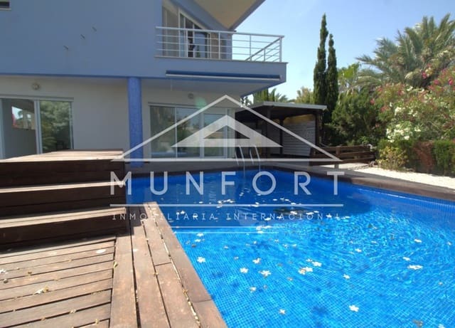 5 soveværelse Villa til salg i La Manga del Mar Menor med swimmingpool - € 685.000 (Ref: 10159987)