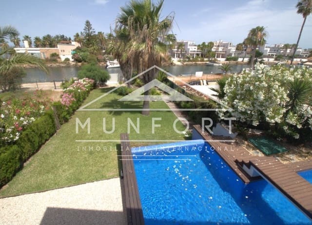 5 soveværelse Villa til salg i La Manga del Mar Menor med swimmingpool - € 685.000 (Ref: 10159987)