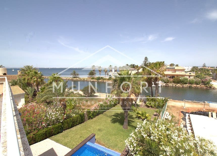 5 bedroom Villa for sale in La Manga del Mar Menor with pool - € 685,000 (Ref: 10159987)
