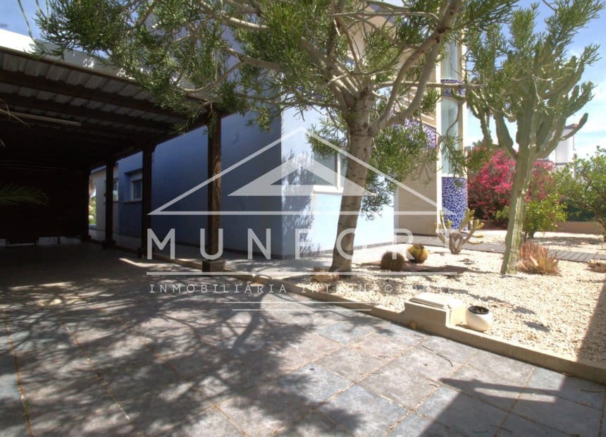 5 bedroom Villa for sale in La Manga del Mar Menor with pool - € 685,000 (Ref: 10159987)