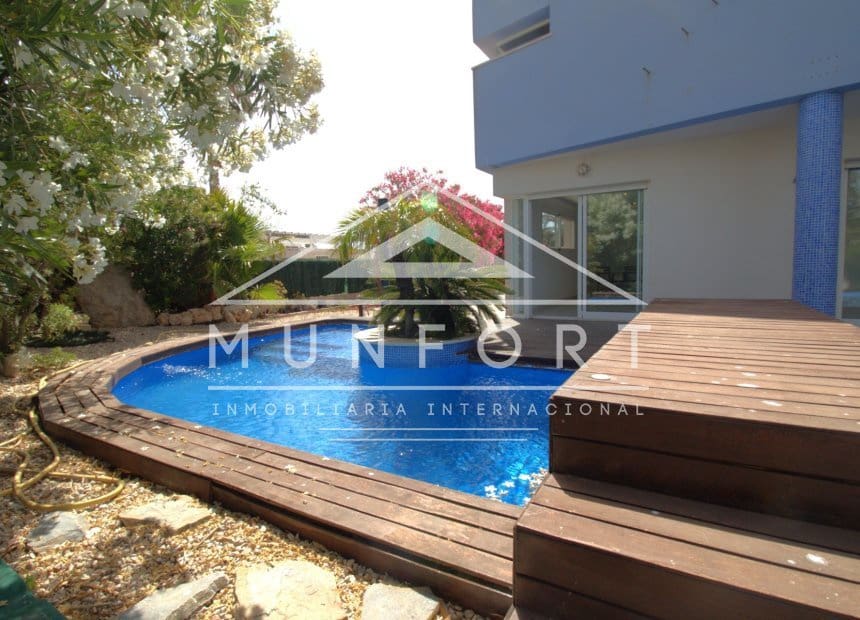 5 bedroom Villa for sale in La Manga del Mar Menor with pool - € 685,000 (Ref: 10159987)