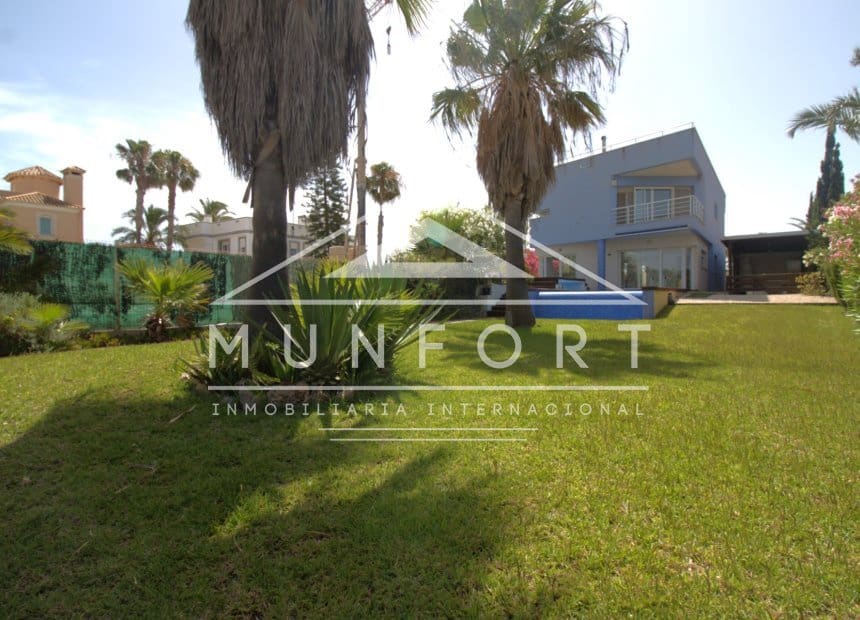 5 bedroom Villa for sale in La Manga del Mar Menor with pool - € 685,000 (Ref: 10159987)