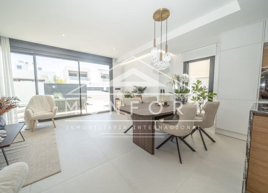 Chalet de 3 habitaciones en San Pedro del Pinatar en venta con piscina garaje - 489.000 € (Ref: 10160109)