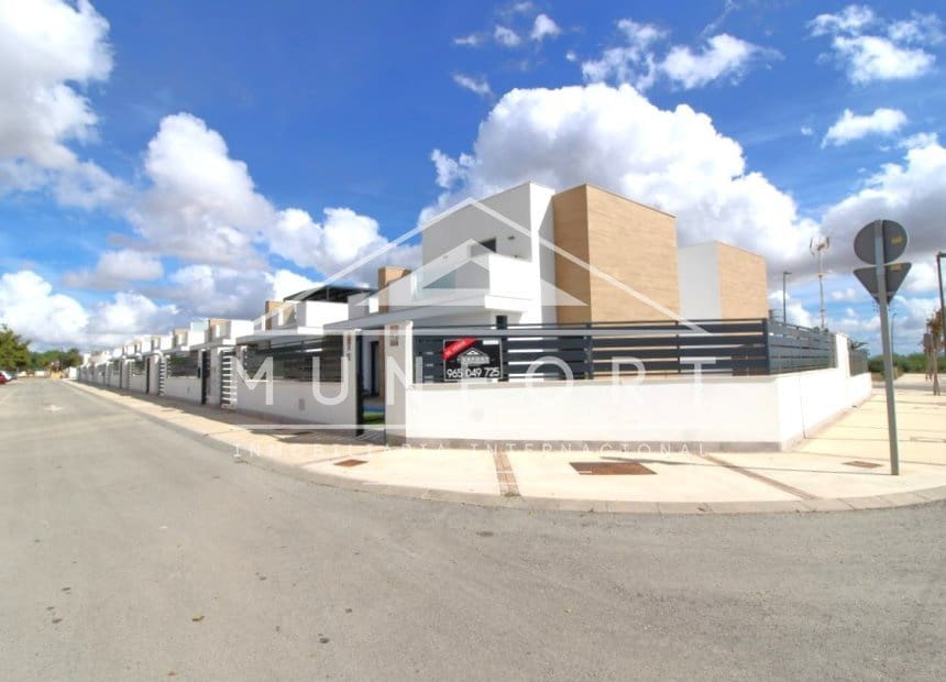 3 bedroom Villa for sale in Roldan with pool - € 419,900 (Ref: 10160110)