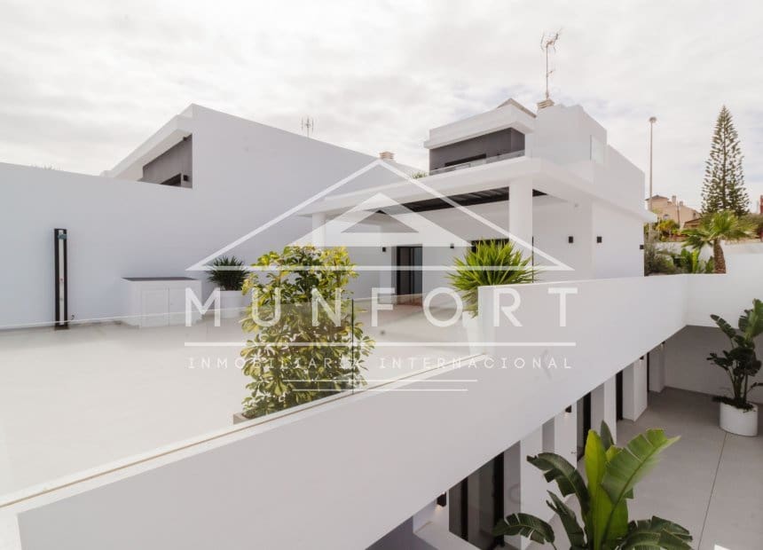 4 bedroom Villa for sale in Ciudad Quesada with pool garage - € 819,500 (Ref: 10160287)