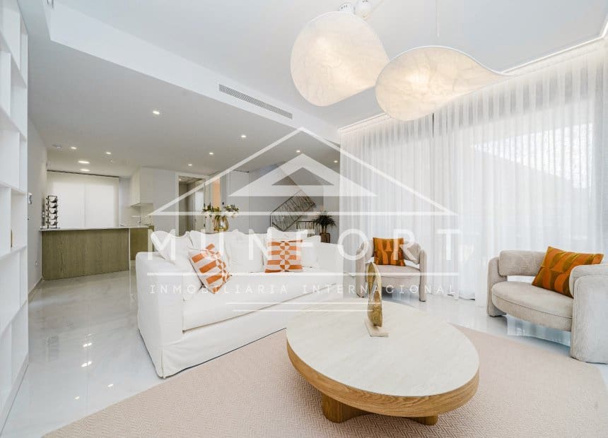 4 bedroom Villa for sale in Orihuela Costa with pool - € 995,000 (Ref: 10163250)
