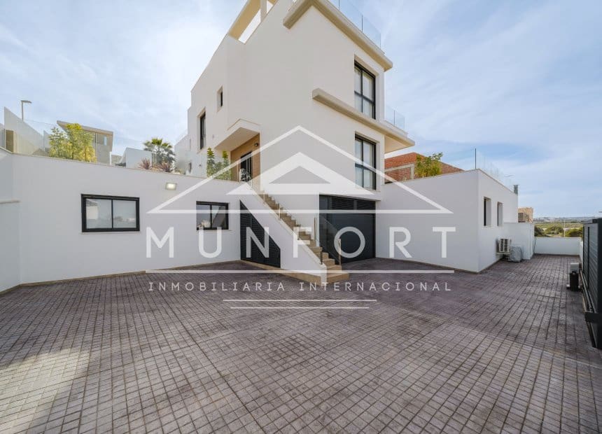 4 bedroom Villa for sale in Orihuela Costa with pool - € 995,000 (Ref: 10163250)