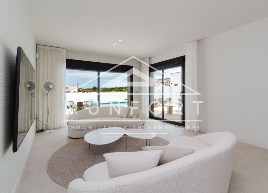 4 bedroom Villa for sale in Ciudad Quesada with pool garage - € 824,500 (Ref: 10163251)