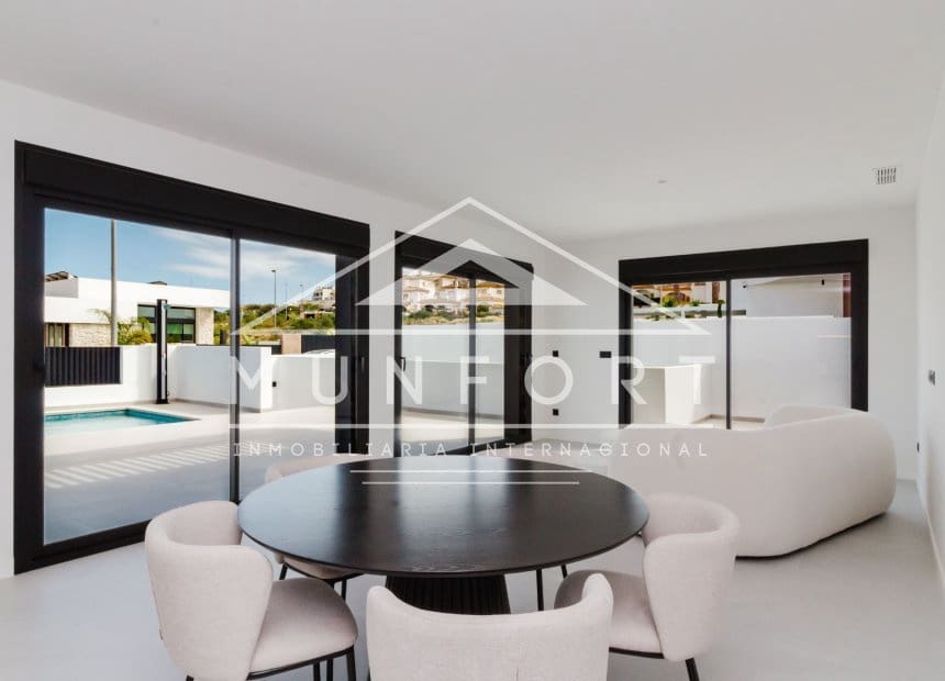 4 bedroom Villa for sale in Ciudad Quesada with pool garage - € 810,500 (Ref: 10163252)