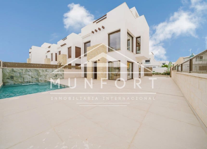 3 bedroom Villa for sale in Los Montesinos with pool - € 525,000 (Ref: 10163380)