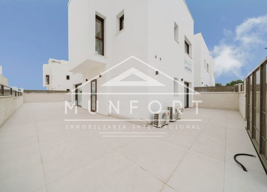 3 bedroom Villa for sale in Los Montesinos with pool - € 525,000 (Ref: 10163380)