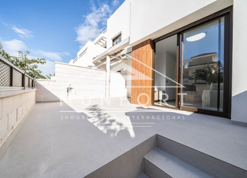 2 bedroom Bungalow for sale in Torre de la Horadada with pool garage - € 334,000 (Ref: 10163384)