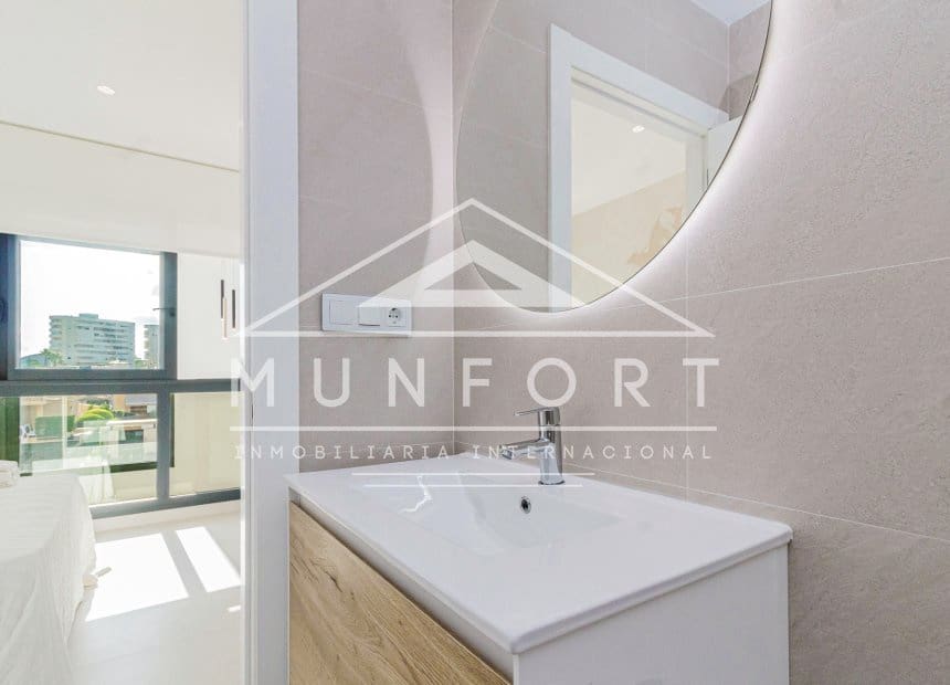 4 slaapkamer Villa te koop in La Manga del Mar Menor met zwembad garage - € 790.000 (Ref: 10163386)