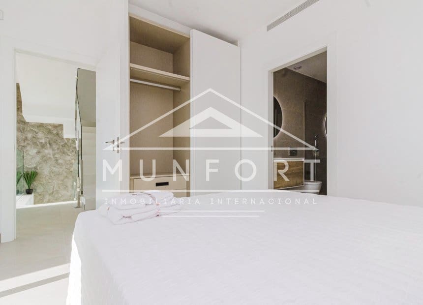 4 slaapkamer Villa te koop in La Manga del Mar Menor met zwembad garage - € 790.000 (Ref: 10163386)