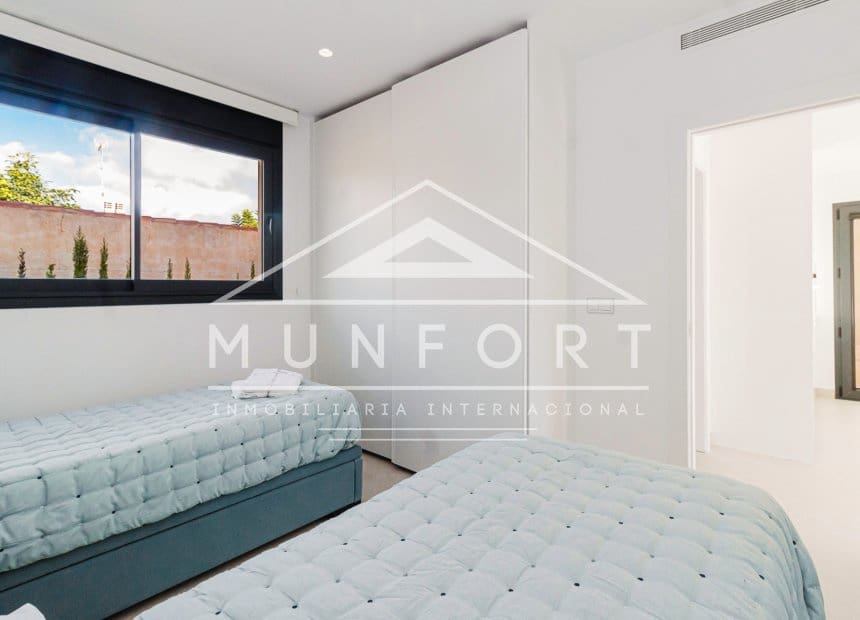 4 slaapkamer Villa te koop in La Manga del Mar Menor met zwembad garage - € 790.000 (Ref: 10163386)