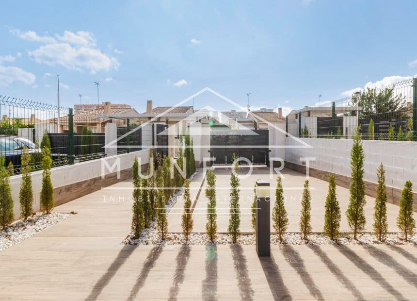 4 slaapkamer Villa te koop in La Manga del Mar Menor met zwembad garage - € 790.000 (Ref: 10163386)