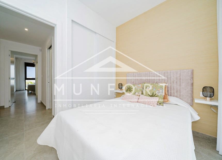 Bungalow de 2 habitaciones en Torrevieja en venta con piscina - 300.000 € (Ref: 10163389)