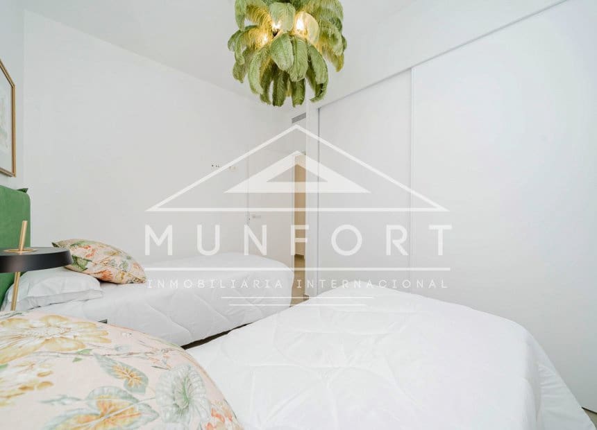 Bungalow de 2 habitaciones en Torrevieja en venta con piscina - 300.000 € (Ref: 10163389)