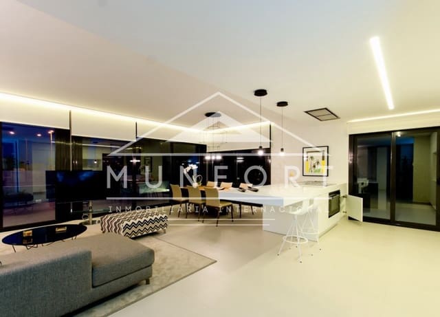 4 quarto Moradia para venda em San Miguel de Salinas com piscina - 1 500 000 € (Ref: 10163528)