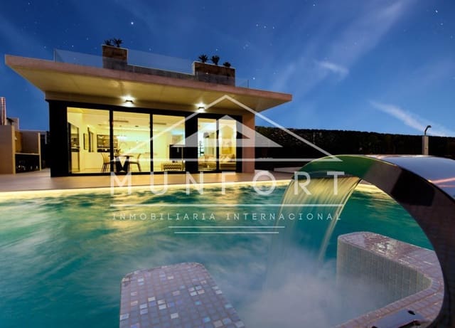 4 quarto Moradia para venda em San Miguel de Salinas com piscina - 1 500 000 € (Ref: 10163528)