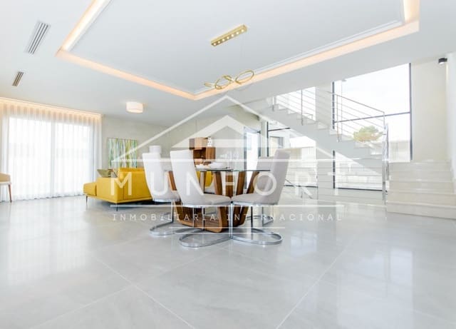 3 makuuhuone Huvila myytävänä paikassa San Miguel de Salinas mukana uima-altaan - 1 250 000 € (Ref: 10163529)