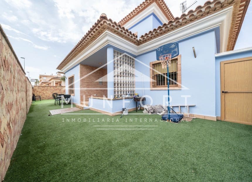 4 quarto Moradia para venda em San Pedro del Pinatar com piscina garagem - 439 000 € (Ref: 10165582)