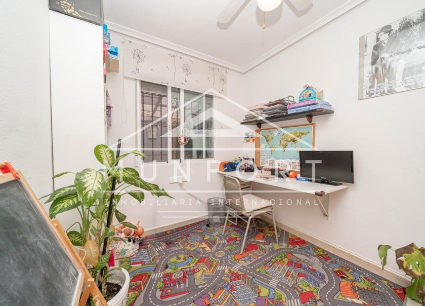 4 soveværelse Rækkehus til salg i Santiago de la Ribera med swimmingpool - € 225.000 (Ref: 10165835)