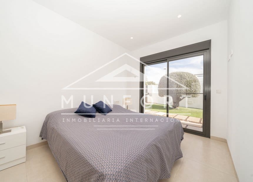 3 bedroom Villa for sale in Pilar de la Horadada with pool garage - € 659,000 (Ref: 10176059)