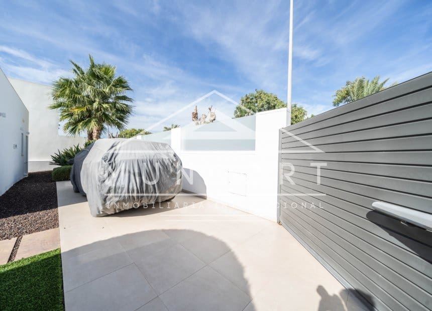 3 bedroom Villa for sale in Pilar de la Horadada with pool garage - € 659,000 (Ref: 10176059)
