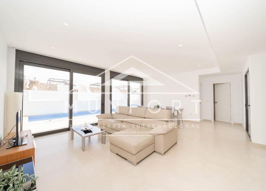 3 bedroom Villa for sale in Pilar de la Horadada with pool garage - € 659,000 (Ref: 10176059)